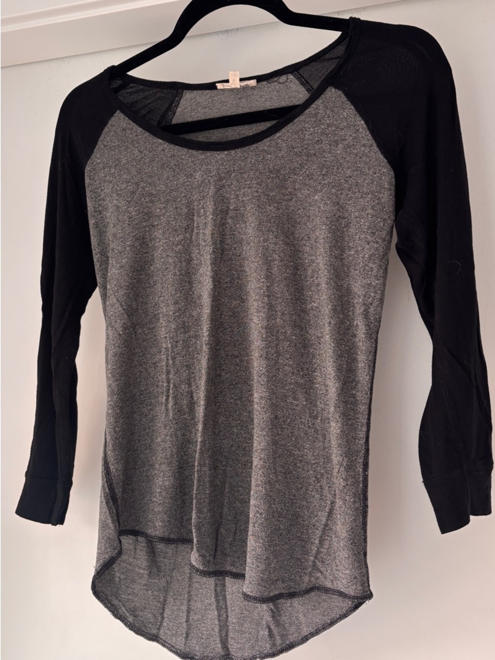Wilfred Black & Gray Raglan Long-Sleeve Tee
